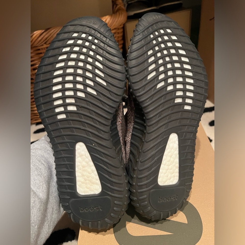 Yeezy Boost 350 V2 carbon beluga shoes excellent authentic with box size 7 - Picture 5 of 7